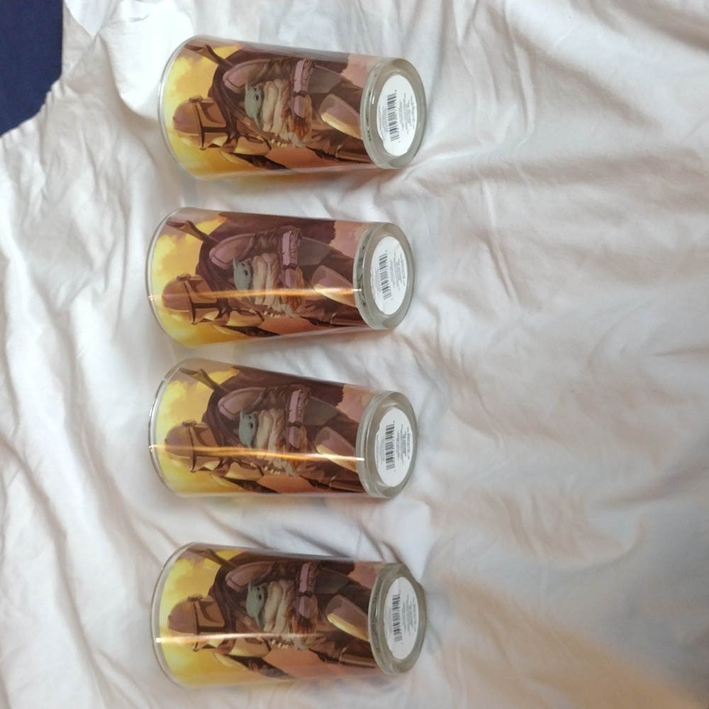 Four Piece Star Wars The Mandalorian Mando & Grogu Art Pint Glass